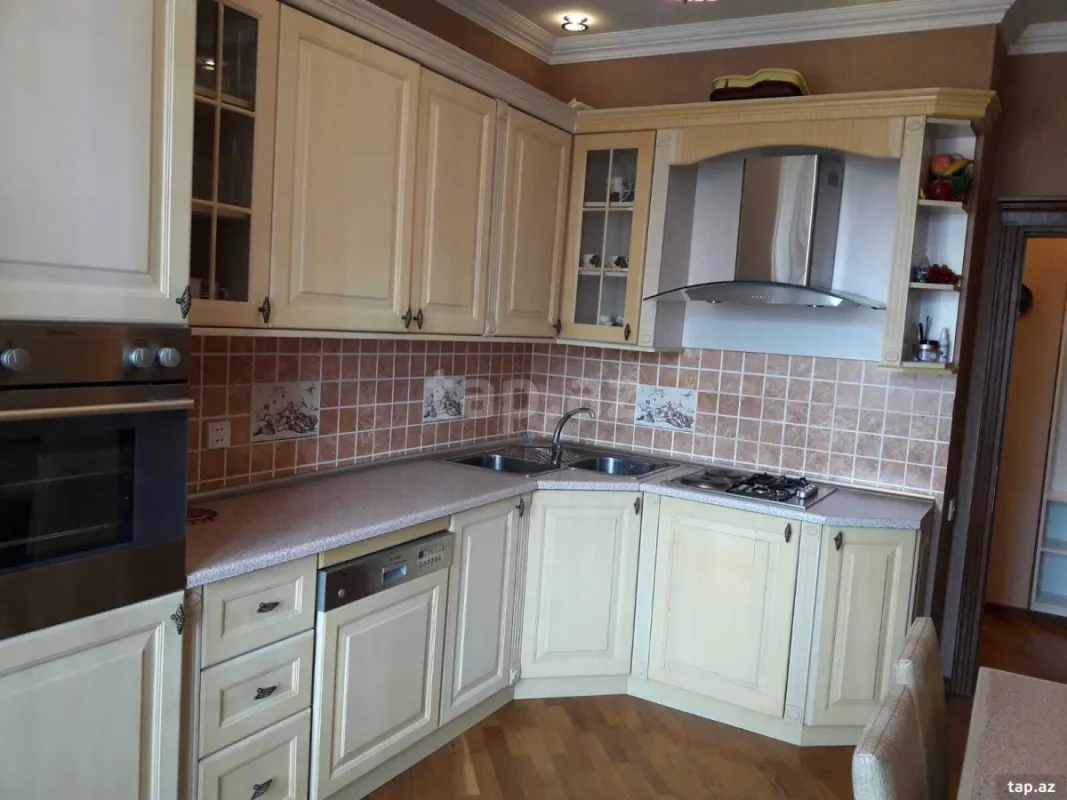 Kirayə verilir 3 otaqlı yeni tikili 110 m²