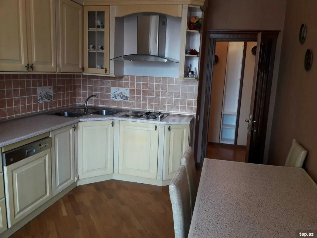 Kirayə verilir 3 otaqlı yeni tikili 110 m²