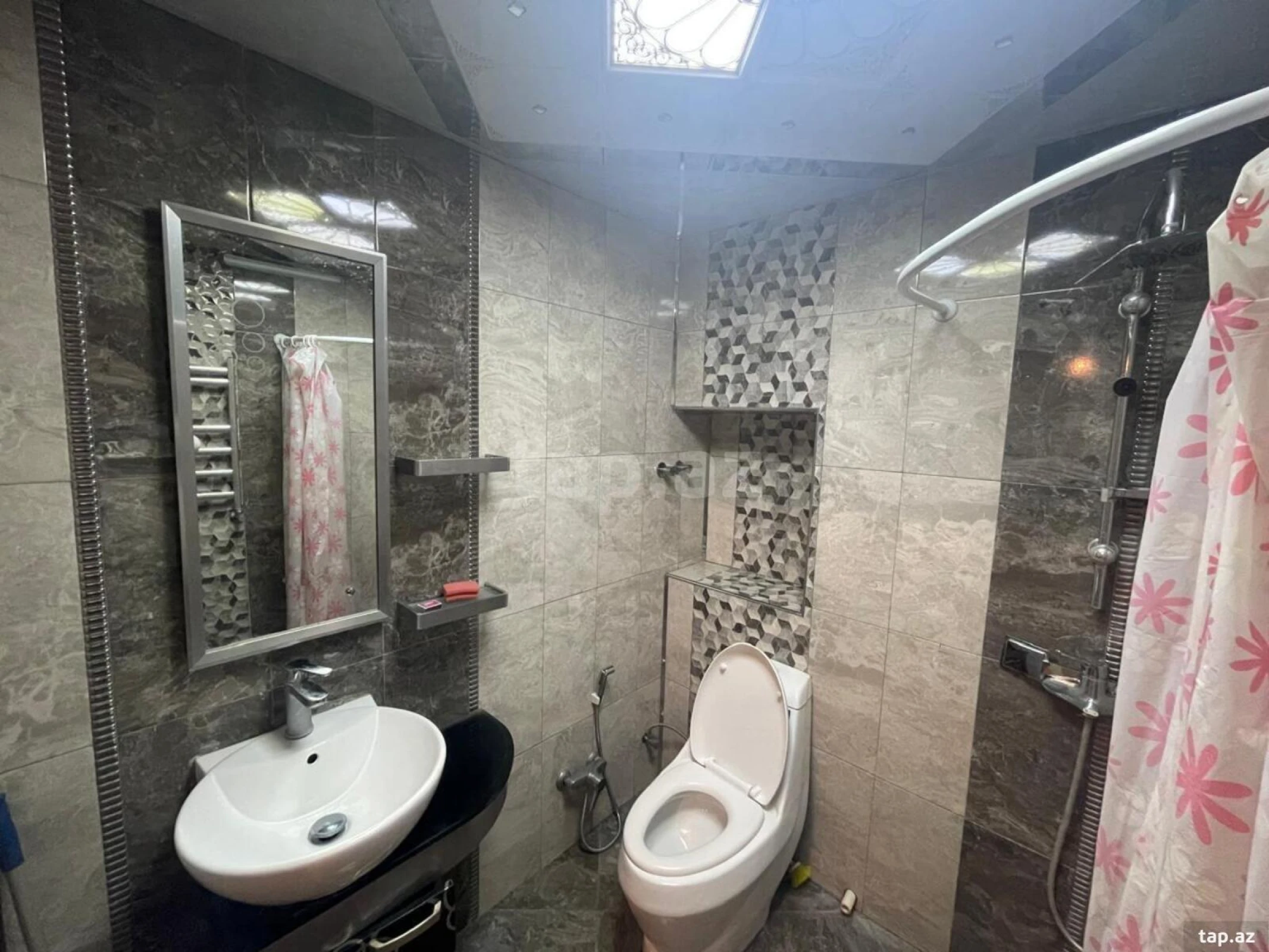 Kirayə verilir 2 otaqlı yeni tikili 100 m²