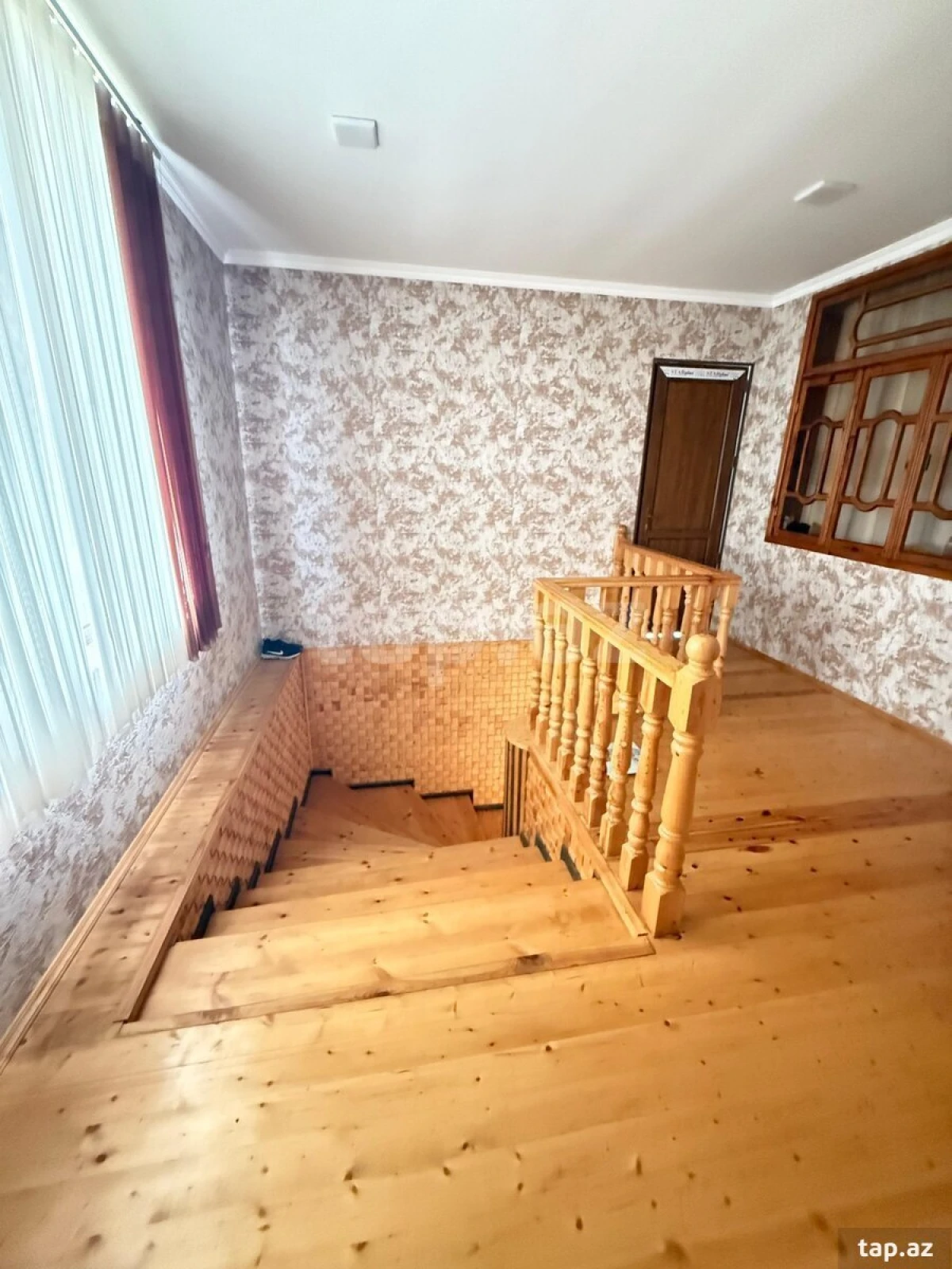 Satılır 8 otaqlı həyət evi