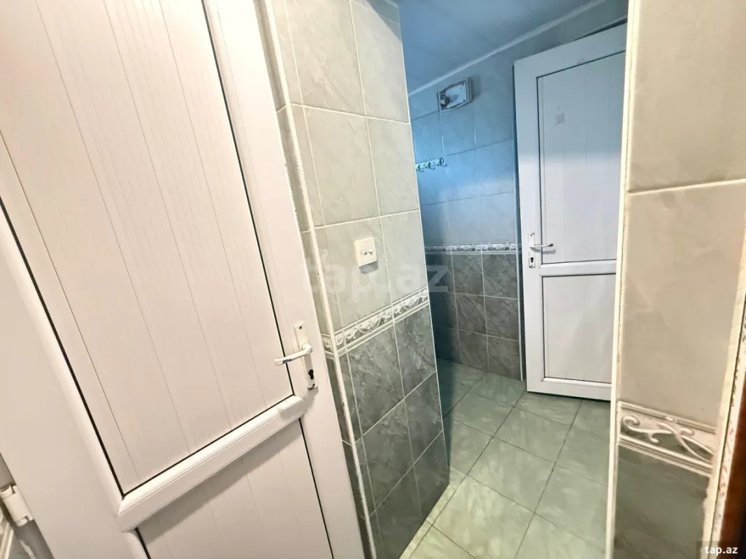 Satılır 8 otaqlı həyət evi