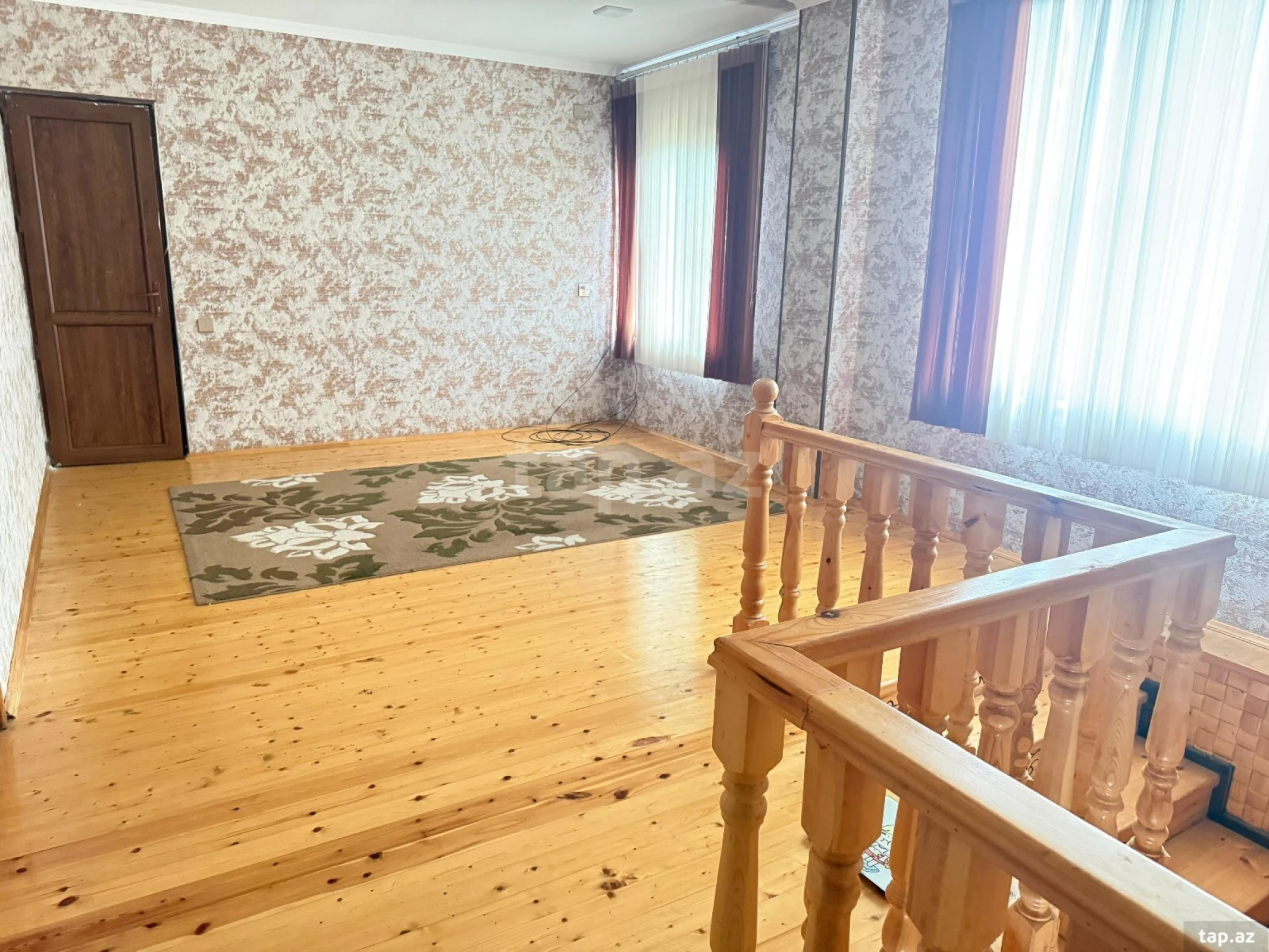 Satılır 8 otaqlı həyət evi