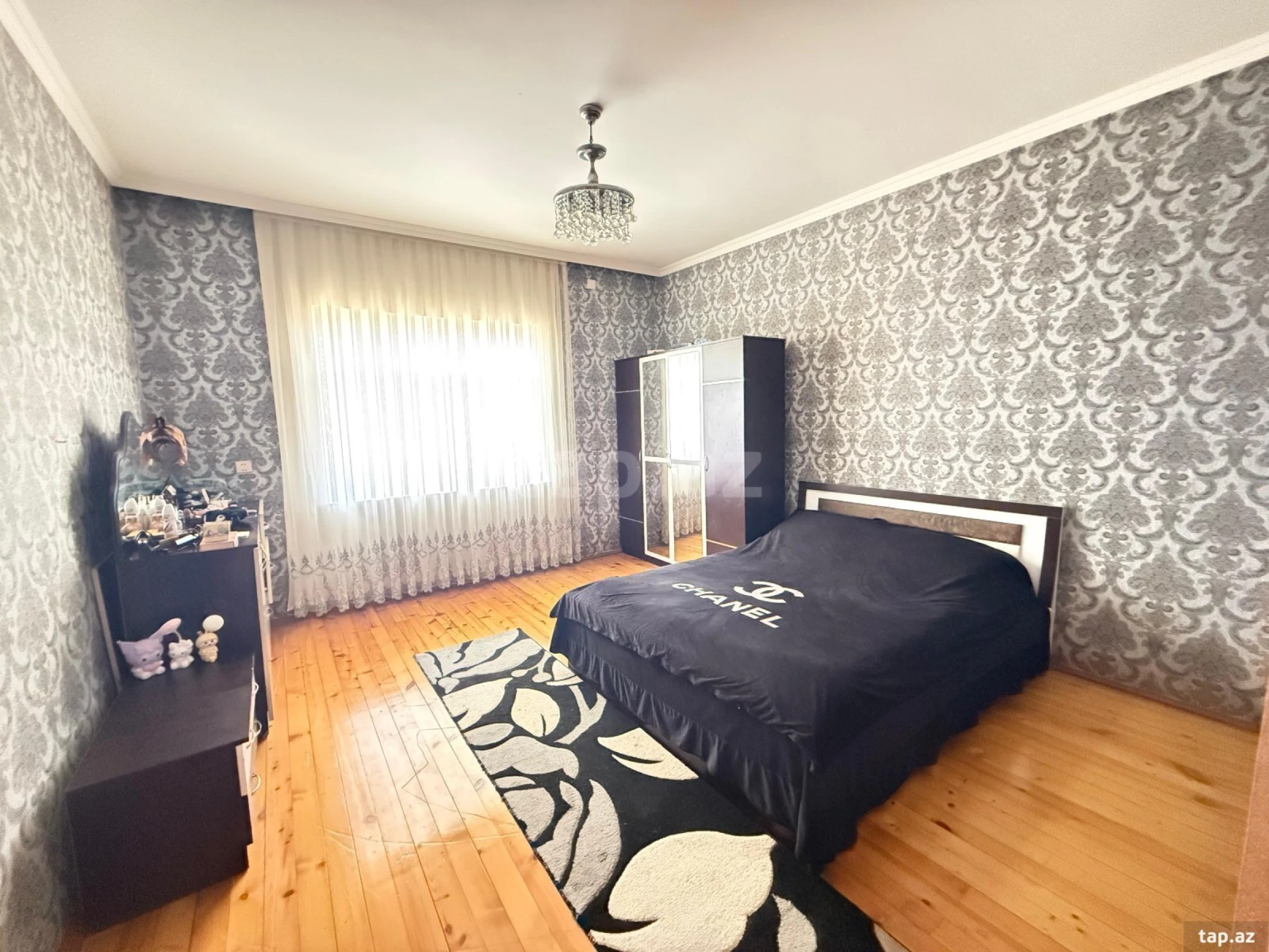 Satılır 8 otaqlı həyət evi