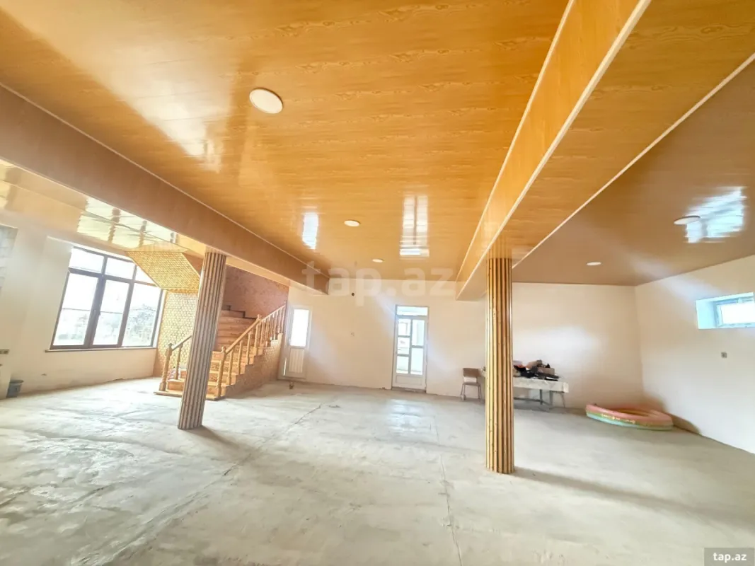 Satılır 8 otaqlı həyət evi
