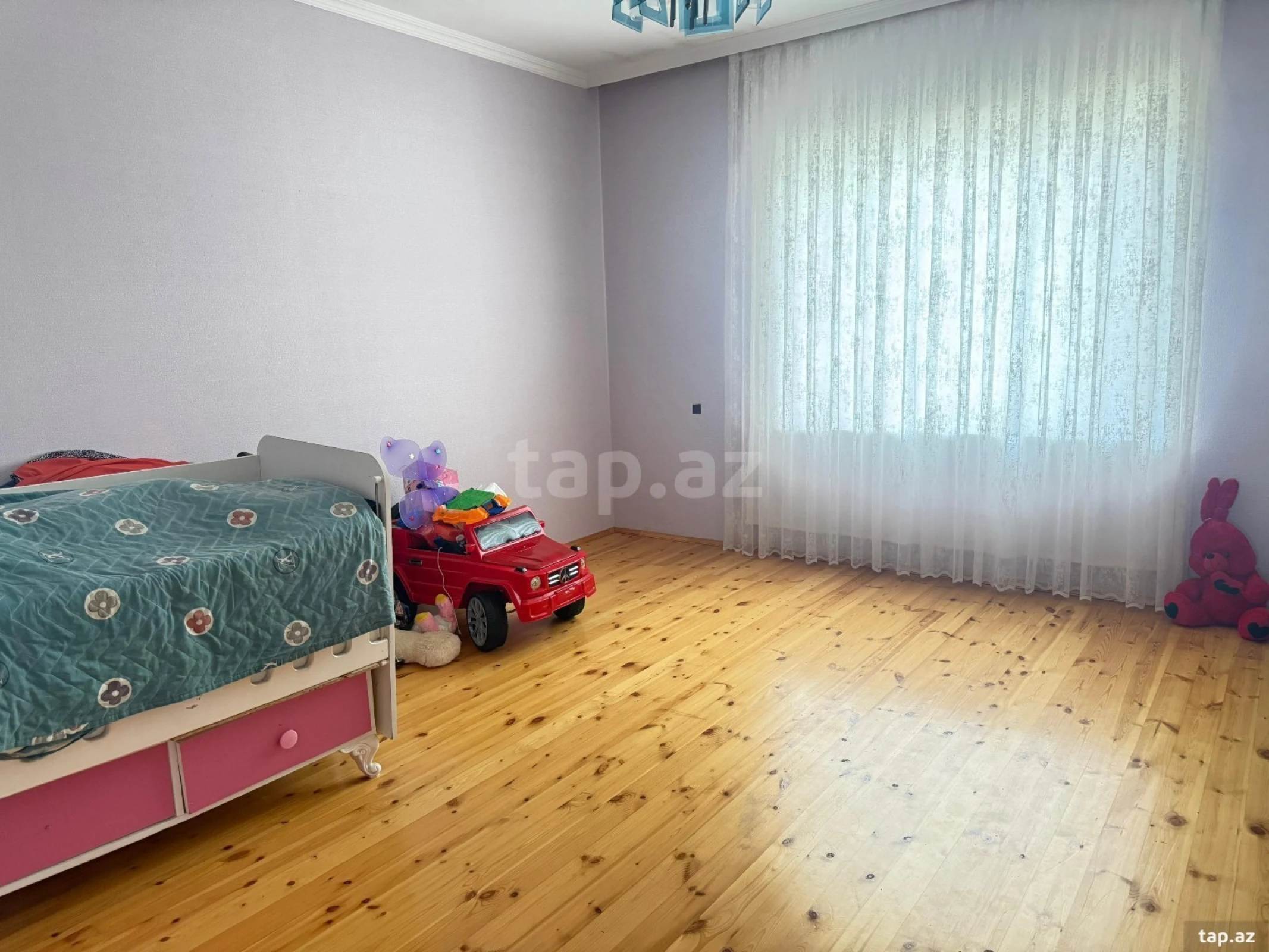 Satılır 8 otaqlı həyət evi