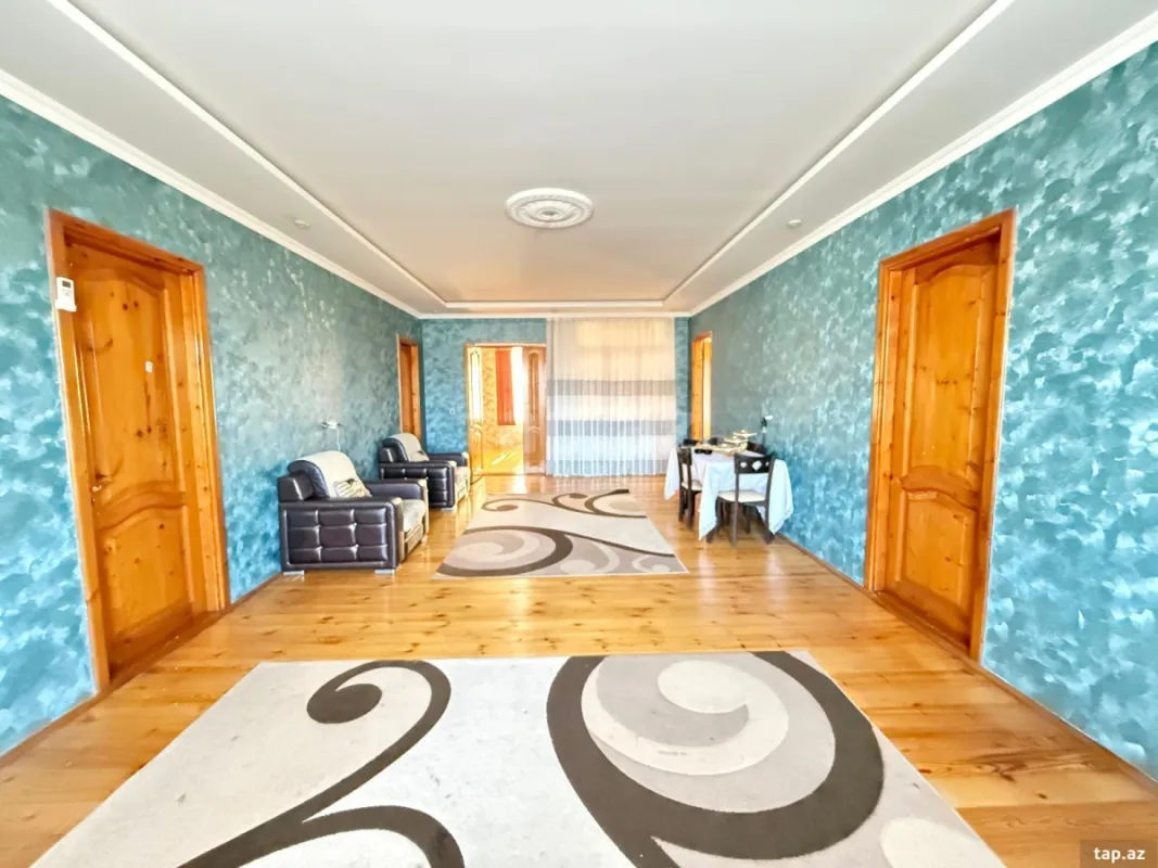 Satılır 8 otaqlı həyət evi