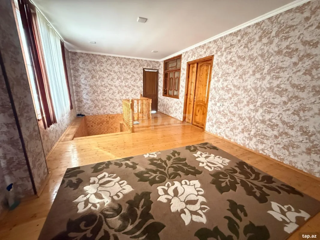 Satılır 8 otaqlı həyət evi