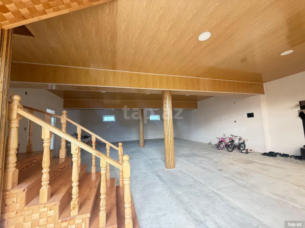 Satılır 8 otaqlı həyət evi