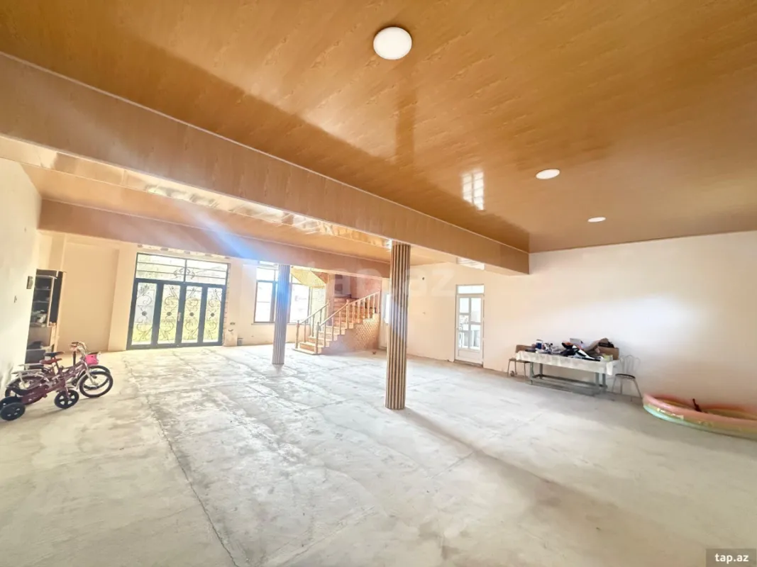 Satılır 8 otaqlı həyət evi