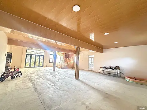 Satılır 8 otaqlı həyət evi