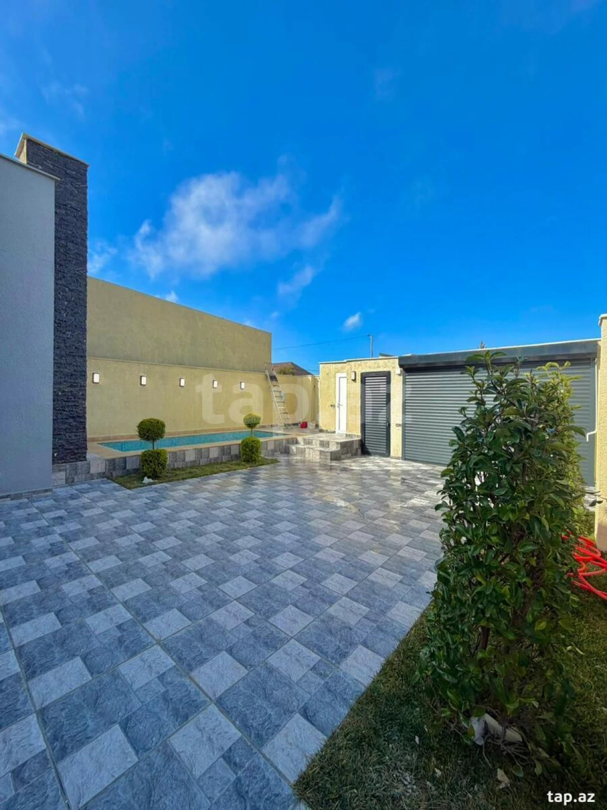 Satılır 4 otaqlı həyət evi