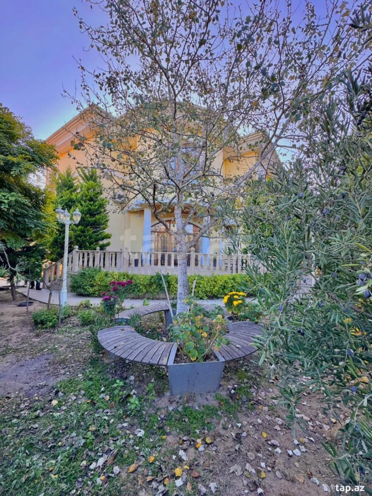 Satılır 6 otaqlı həyət evi