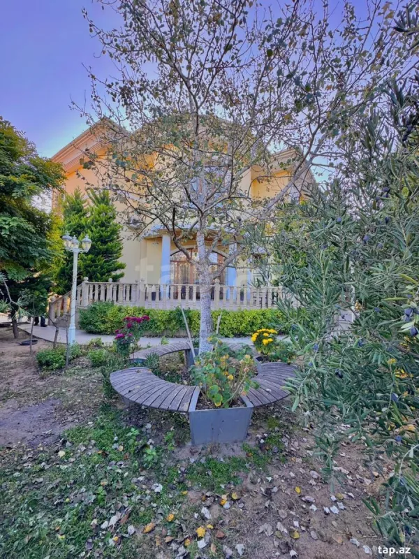 Satılır 6 otaqlı həyət evi