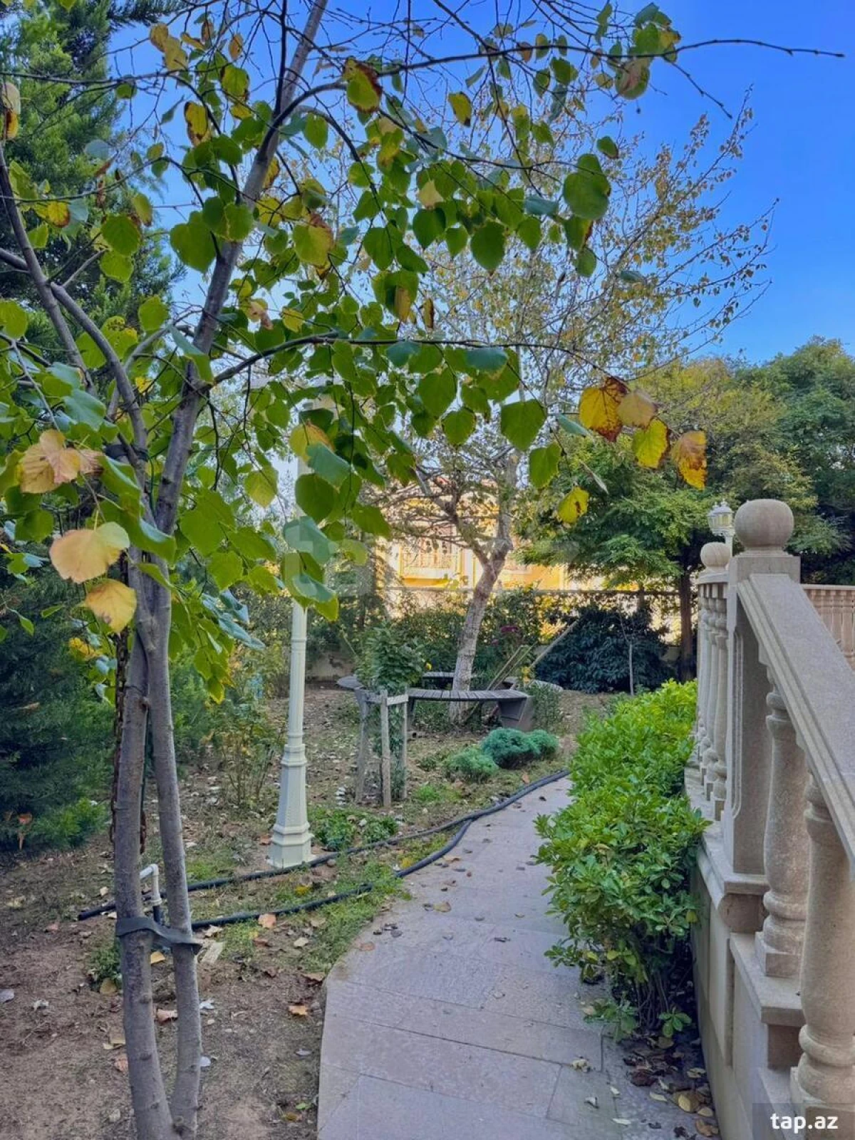 Satılır 6 otaqlı həyət evi