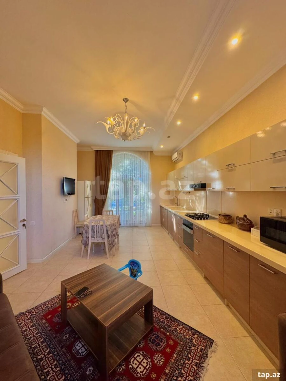 Satılır 6 otaqlı həyət evi