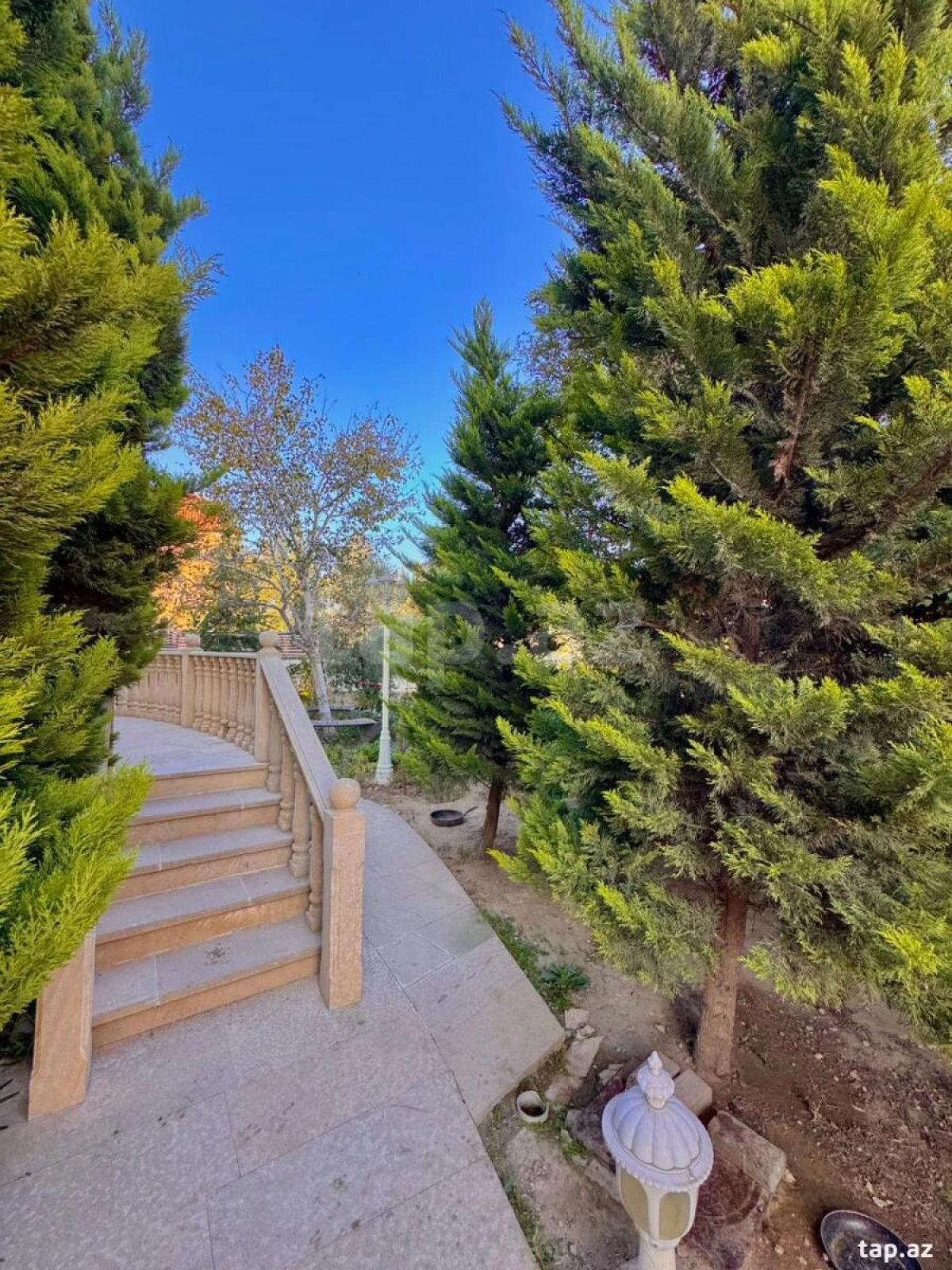 Satılır 6 otaqlı həyət evi