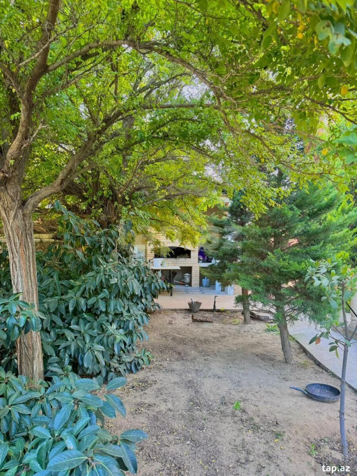 Satılır 6 otaqlı həyət evi