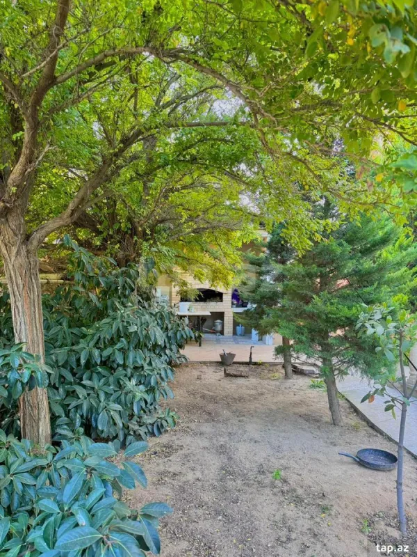 Satılır 6 otaqlı həyət evi