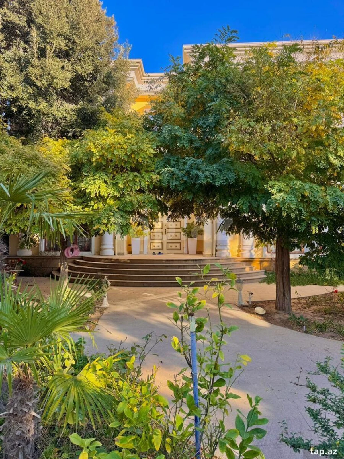 Satılır 6 otaqlı həyət evi