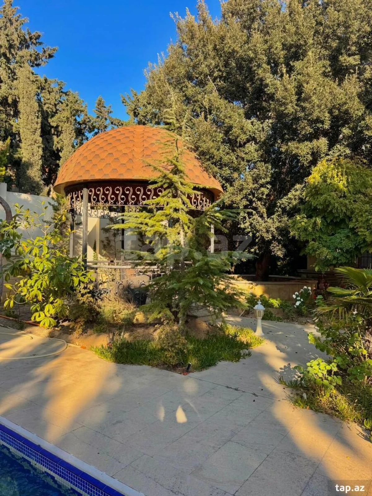 Satılır 6 otaqlı həyət evi