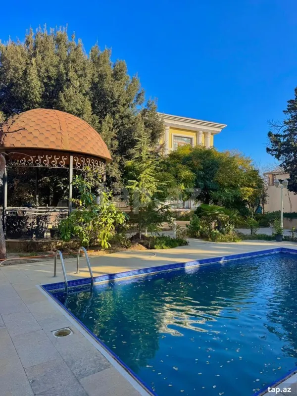 Satılır 6 otaqlı həyət evi