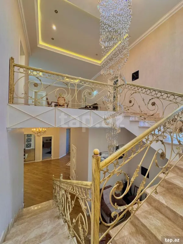 Satılır 6 otaqlı həyət evi