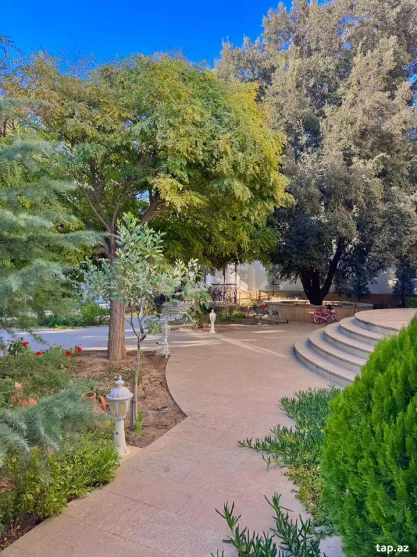 Satılır 6 otaqlı həyət evi