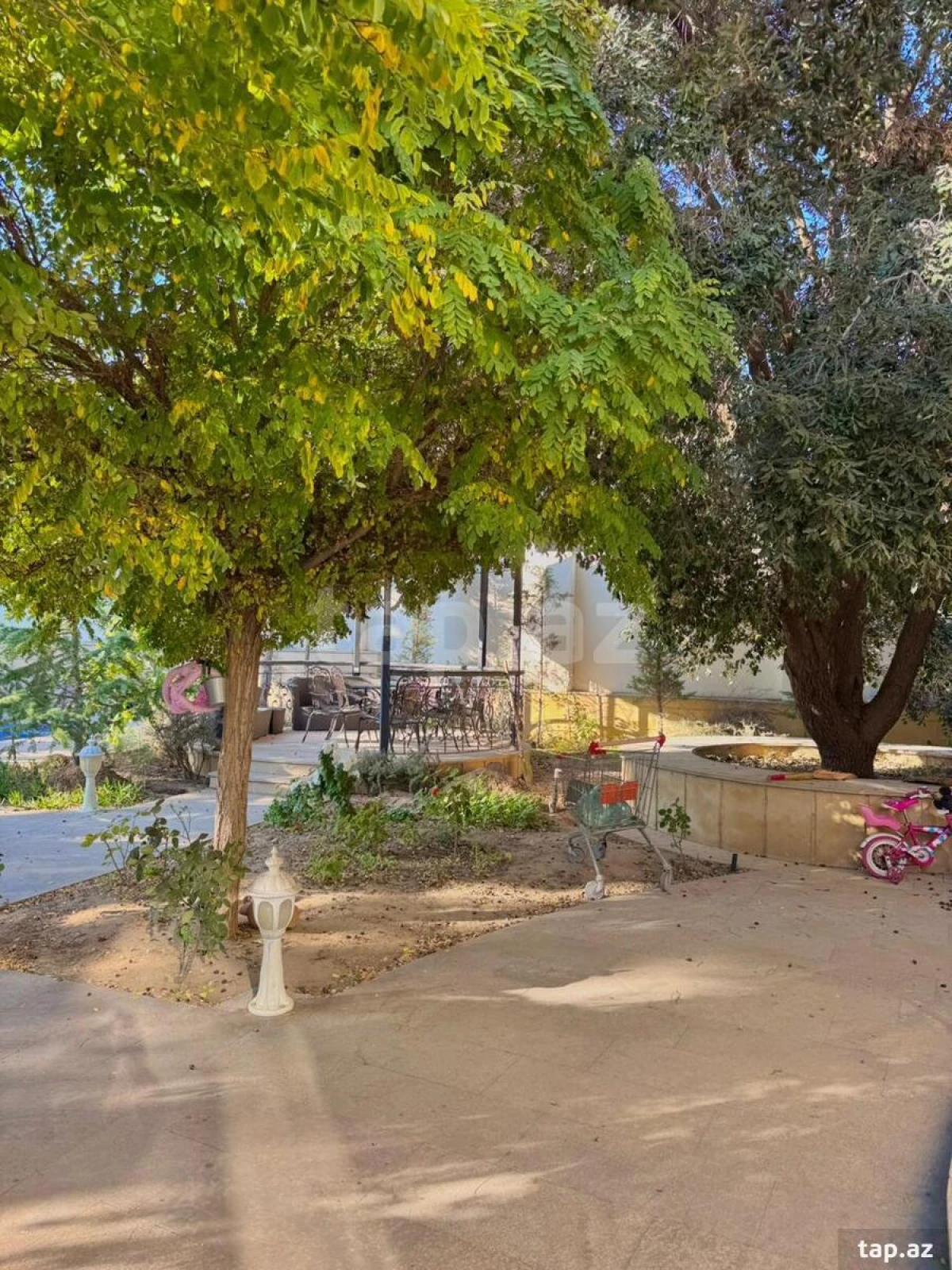 Satılır 6 otaqlı həyət evi