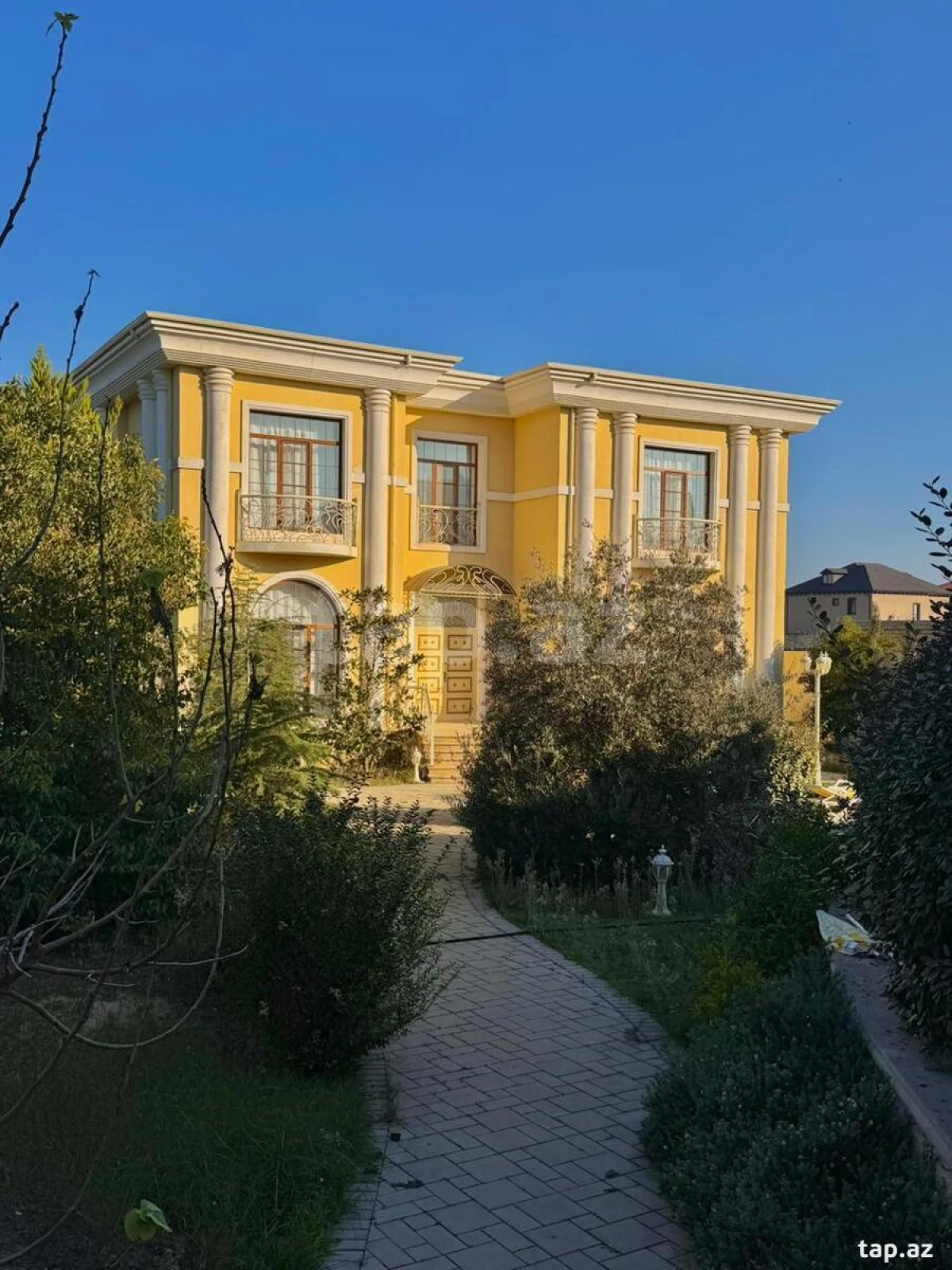 Satılır 6 otaqlı həyət evi