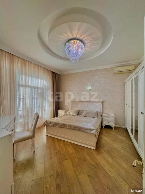 Satılır 6 otaqlı həyət evi