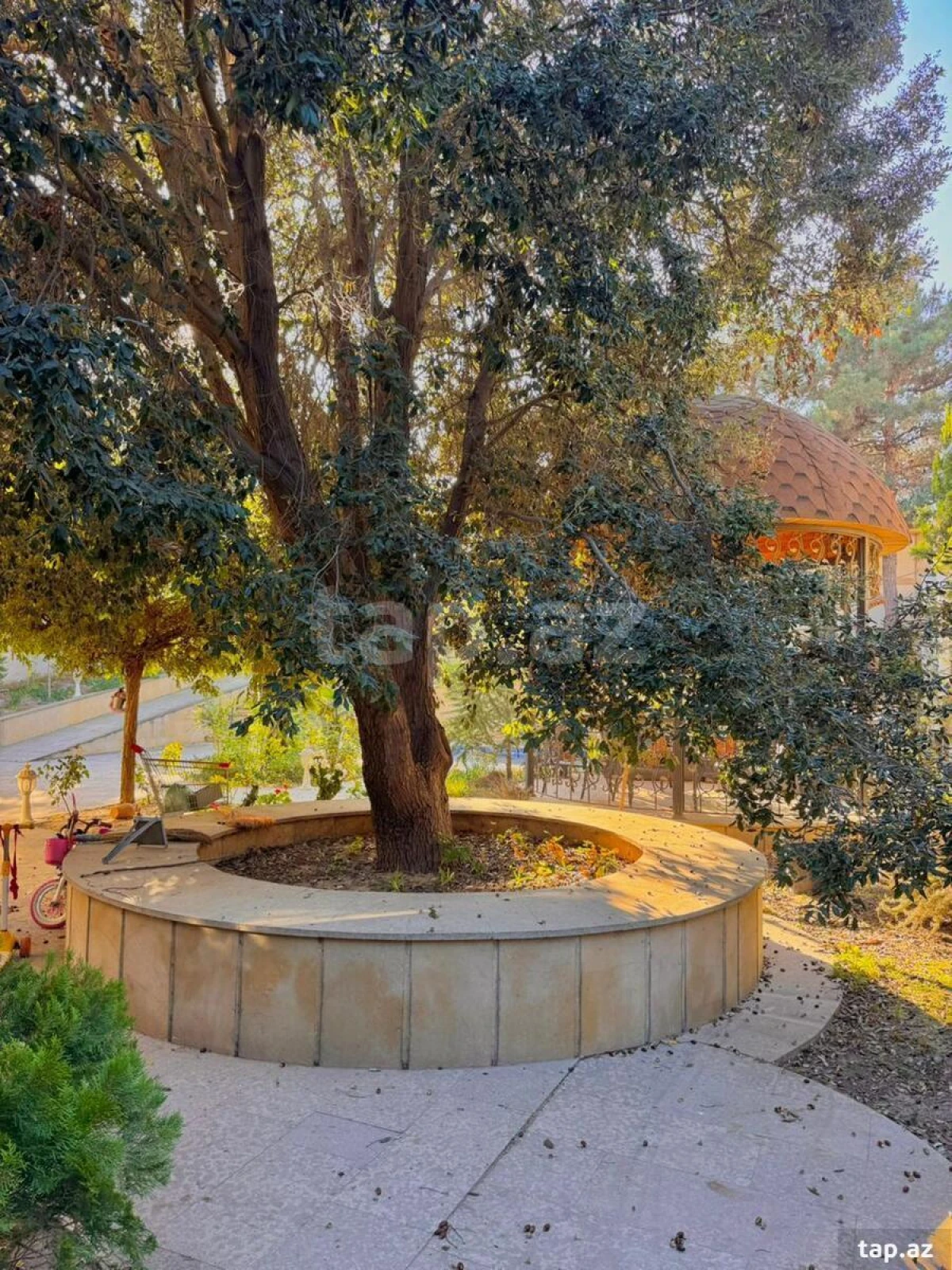 Satılır 6 otaqlı həyət evi