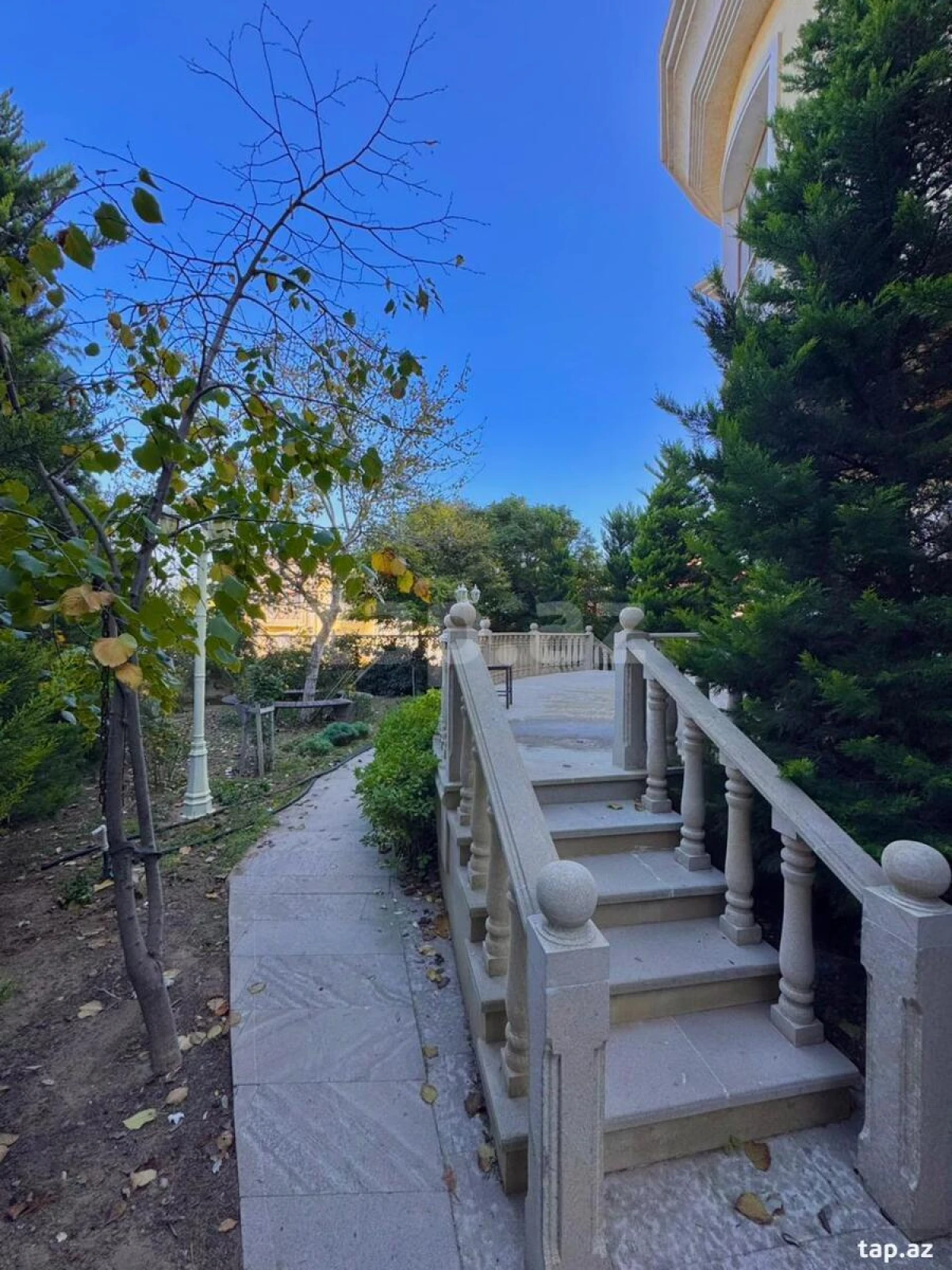 Satılır 6 otaqlı həyət evi