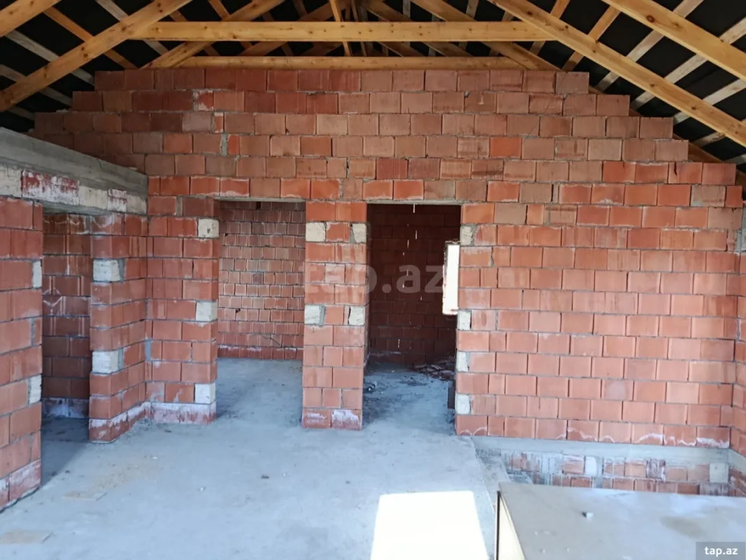 Satılır 5 otaqlı həyət evi