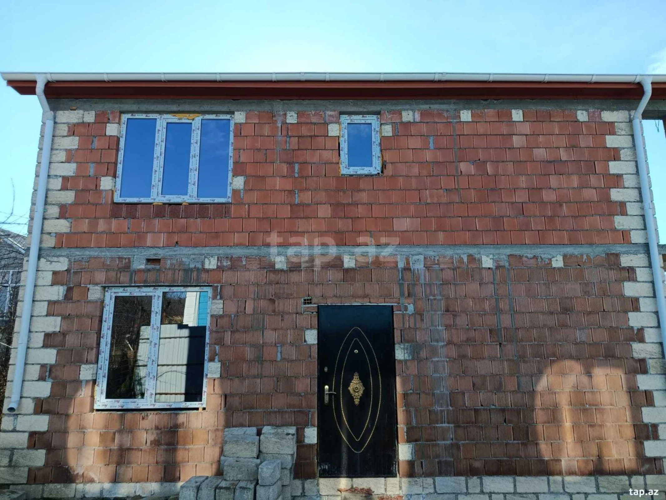 Satılır 5 otaqlı həyət evi
