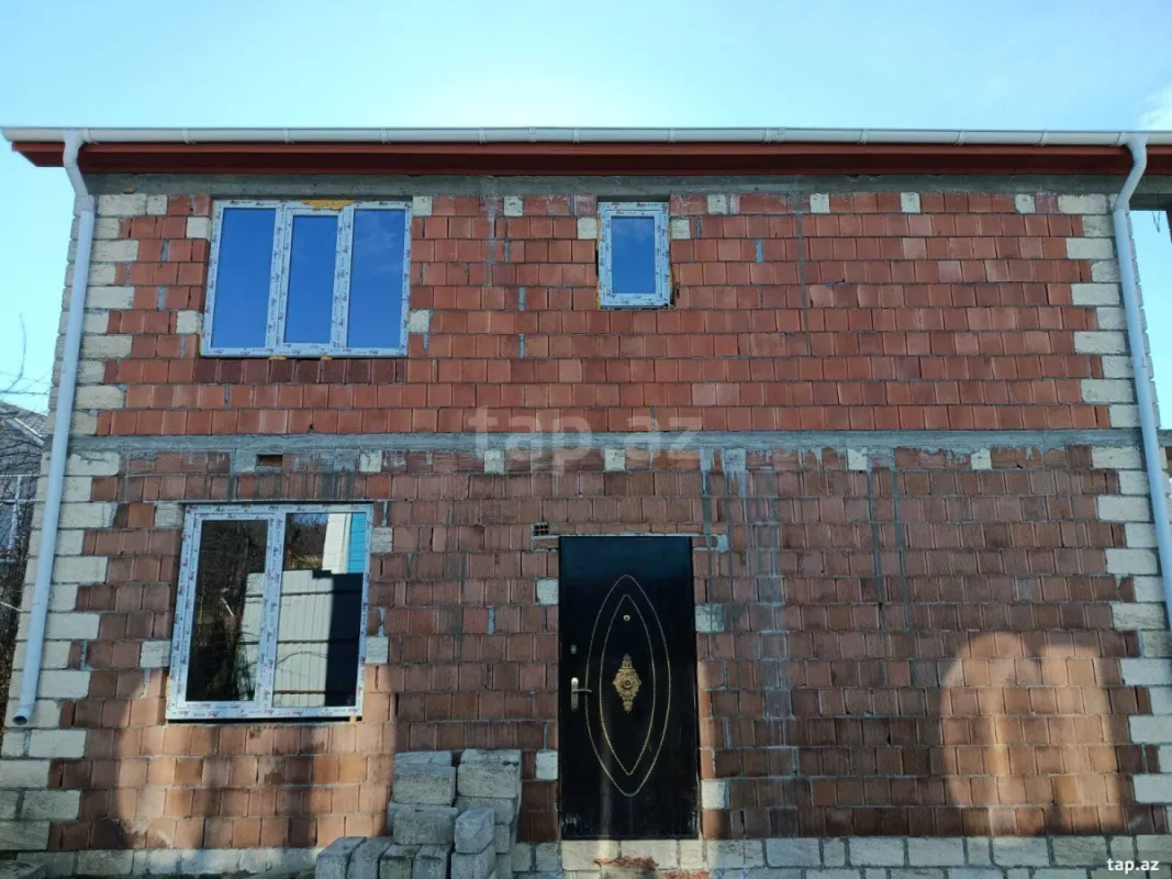 Satılır 5 otaqlı həyət evi