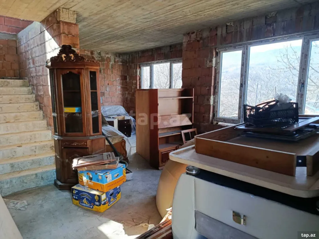 Satılır 5 otaqlı həyət evi