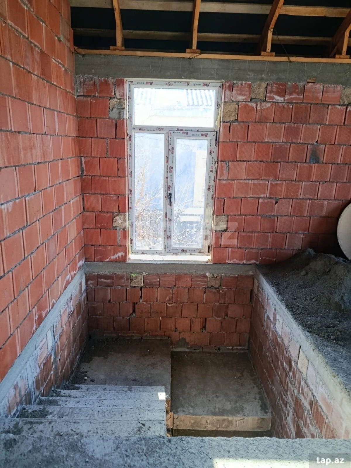 Satılır 5 otaqlı həyət evi