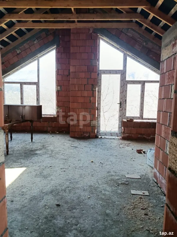 Satılır 5 otaqlı həyət evi