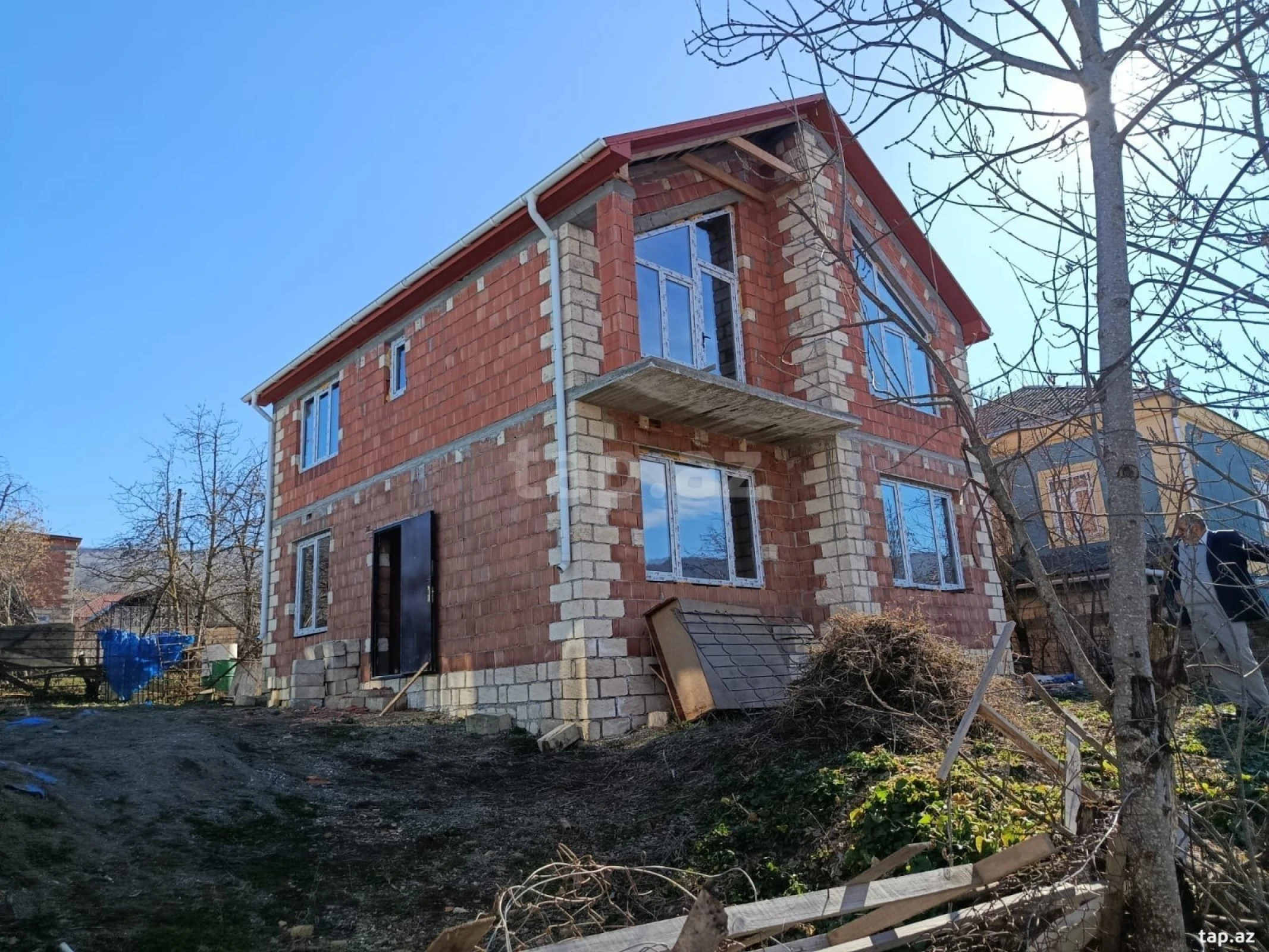 Satılır 5 otaqlı həyət evi