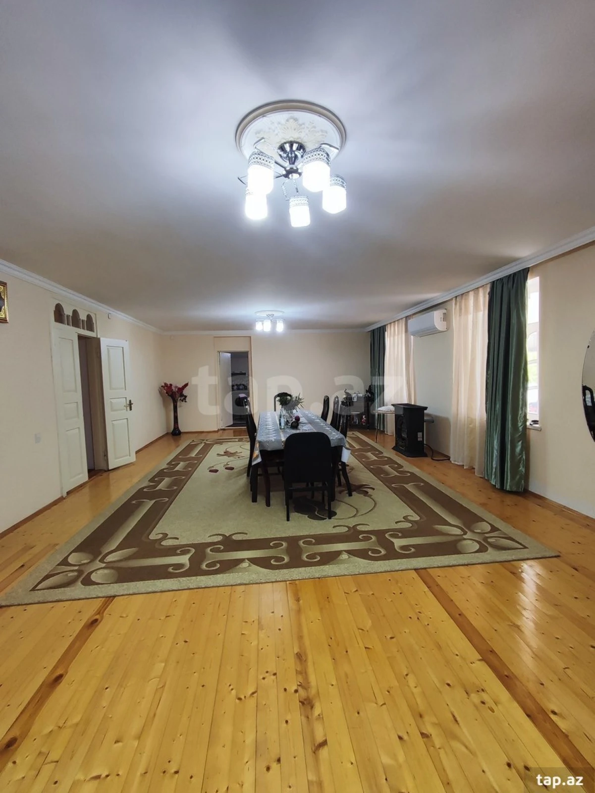 Satılır 6 otaqlı həyət evi