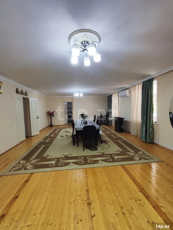 Satılır 6 otaqlı həyət evi