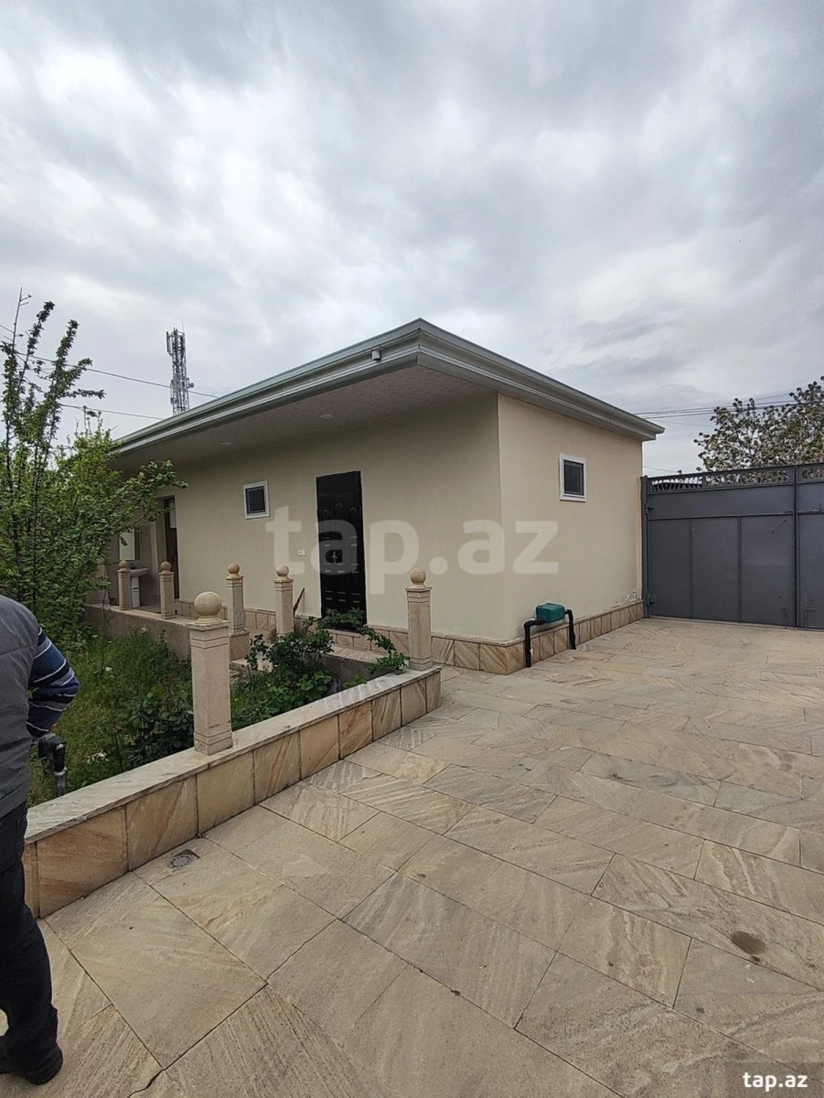 Satılır 6 otaqlı həyət evi