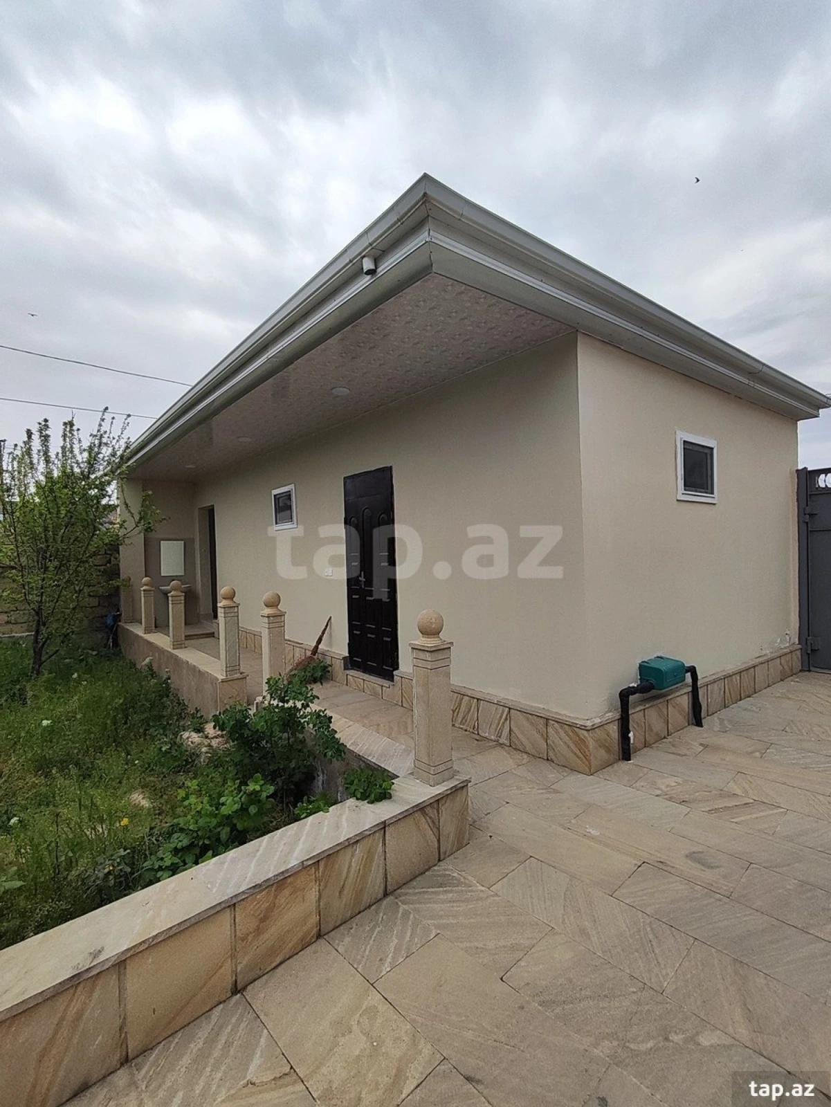 Satılır 6 otaqlı həyət evi