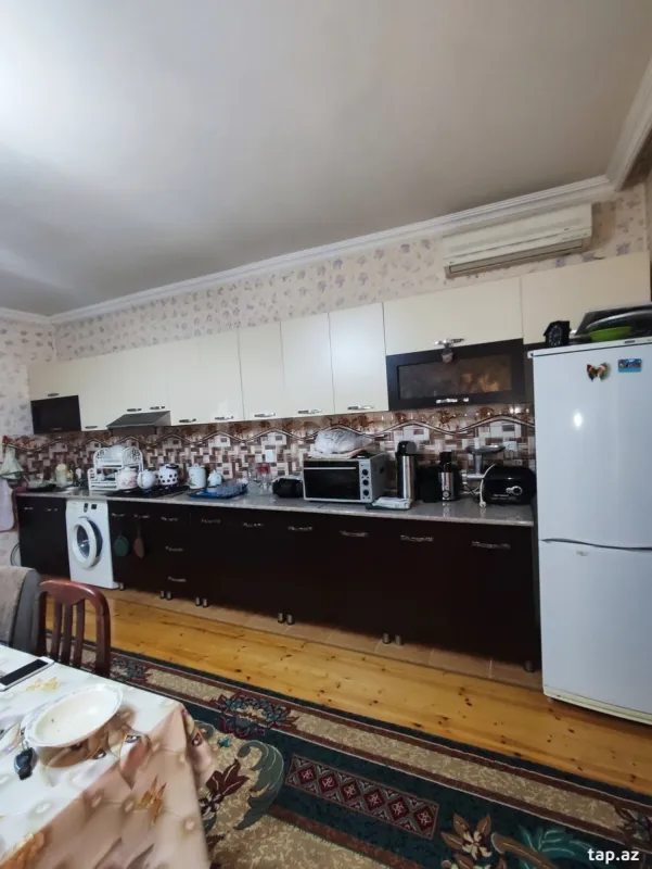 Satılır 6 otaqlı həyət evi