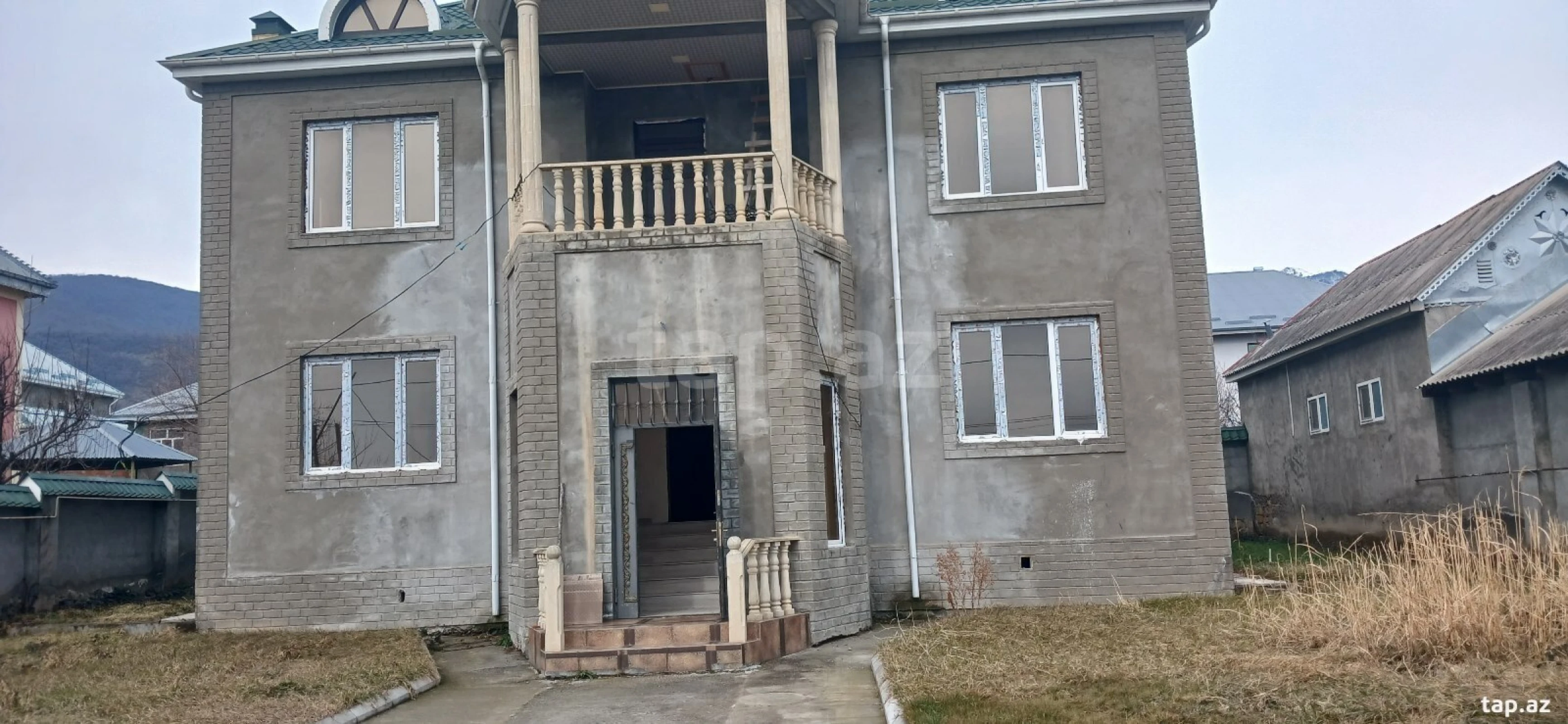 Satılır 7 otaqlı həyət evi