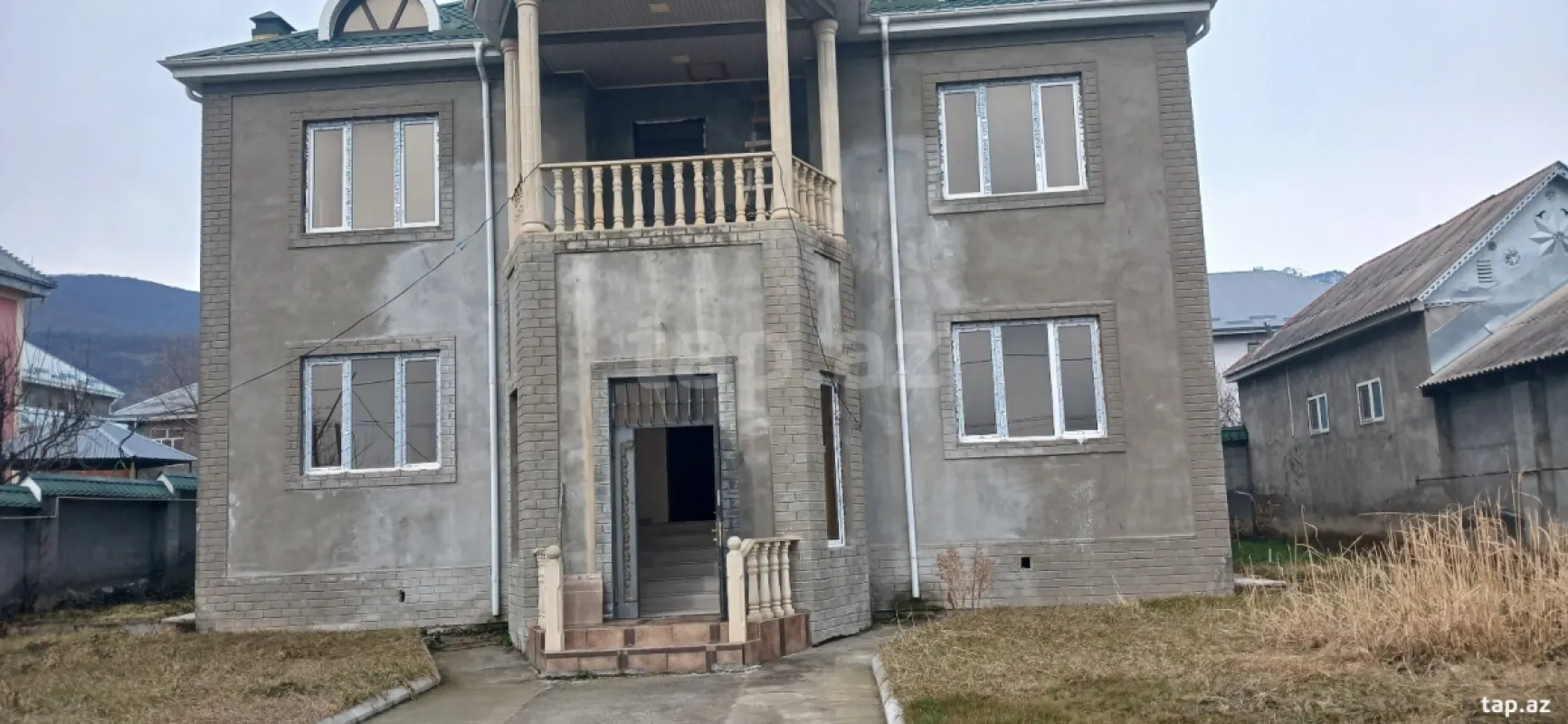 Satılır 7 otaqlı həyət evi