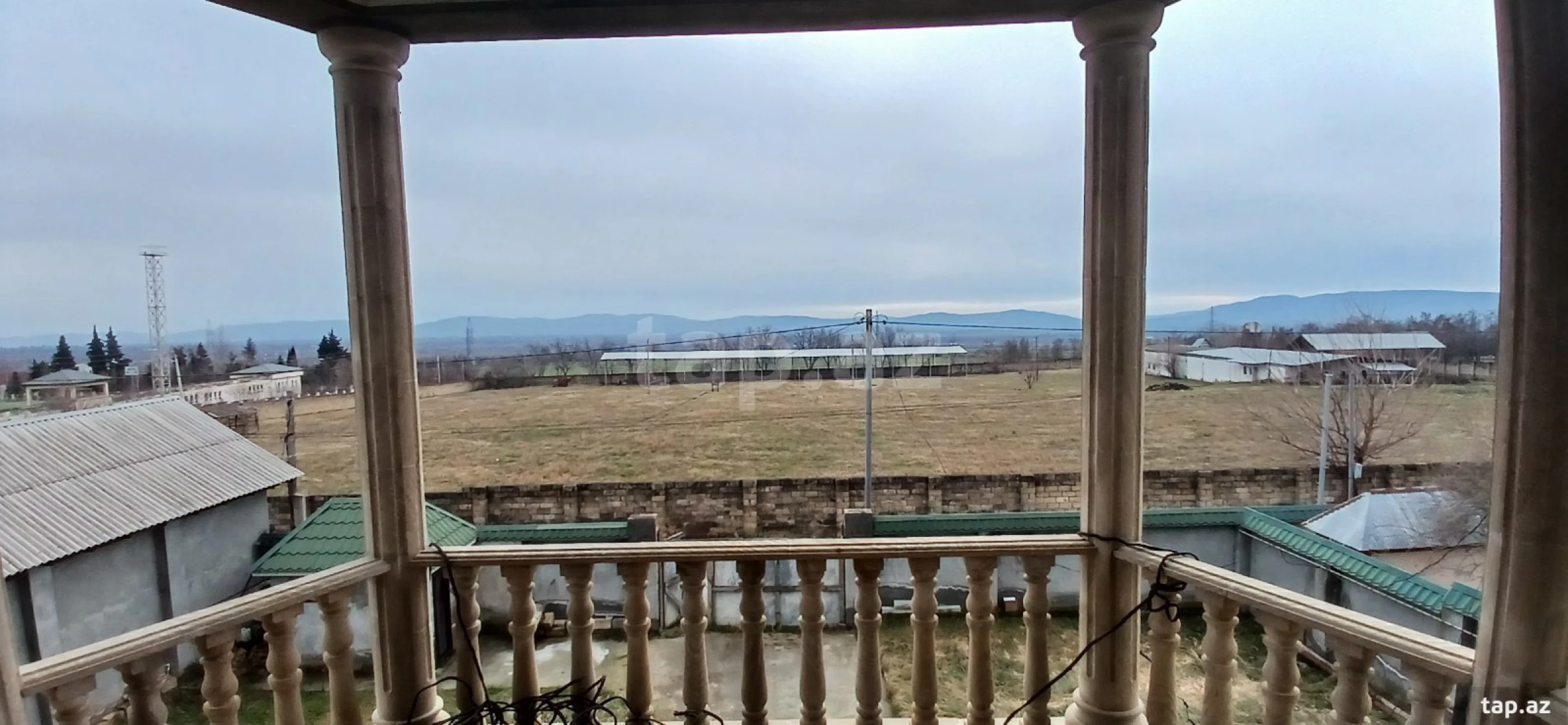 Satılır 7 otaqlı həyət evi