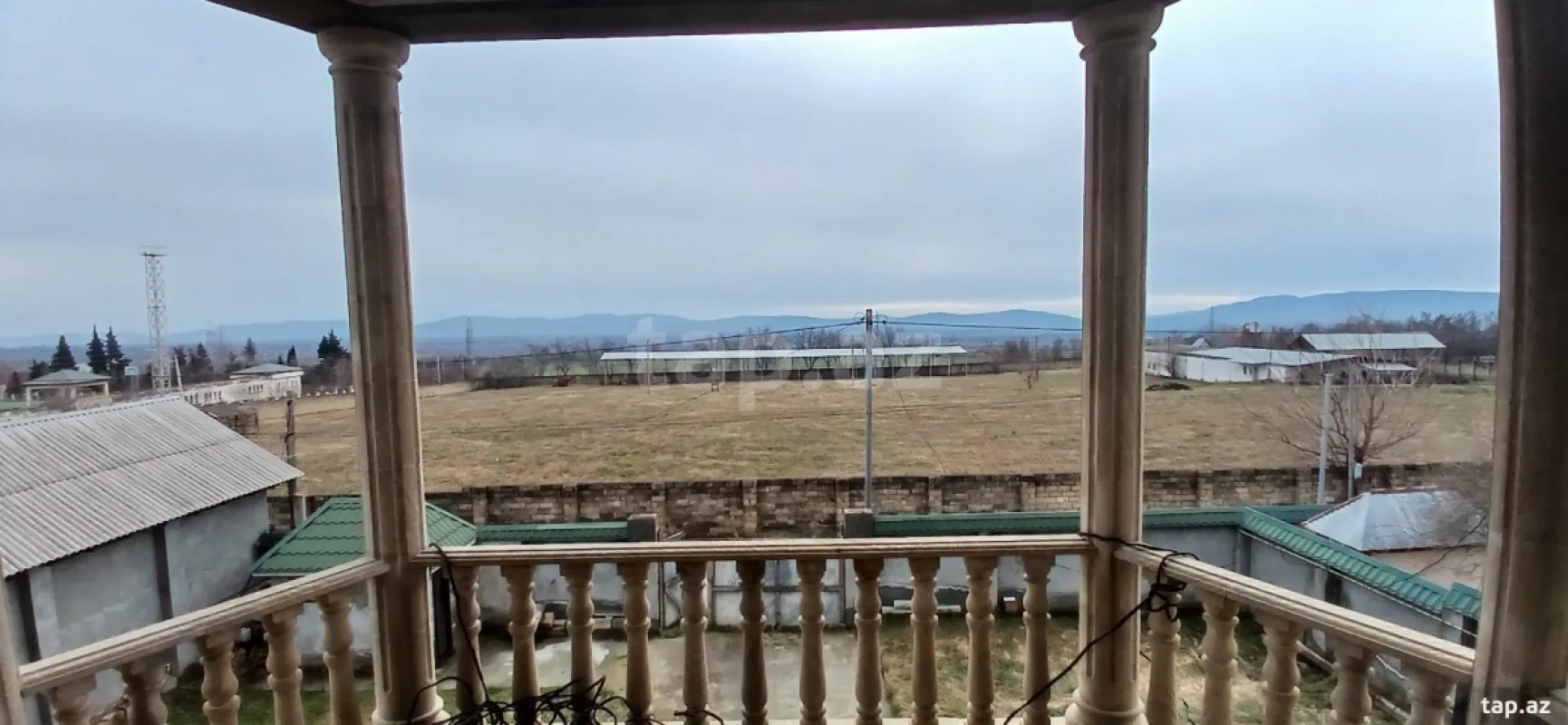 Satılır 7 otaqlı həyət evi