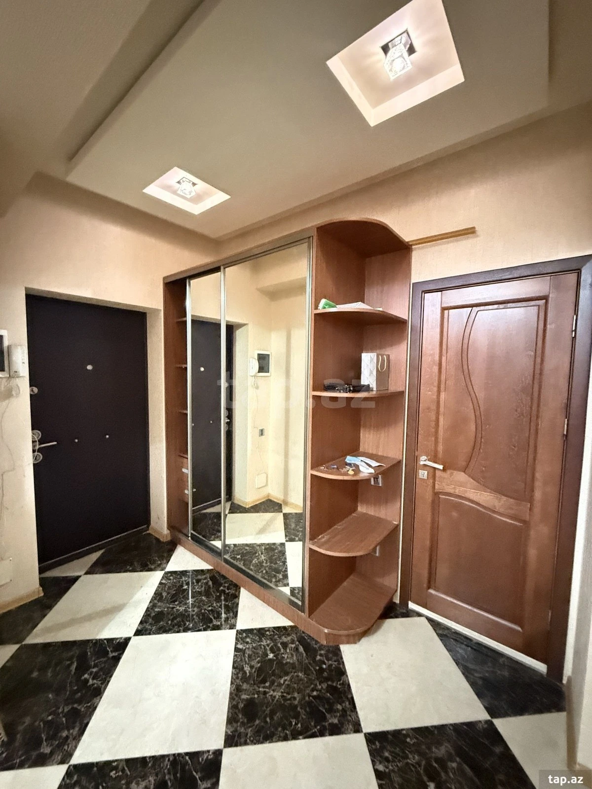 Kirayə verilir 2 otaqlı yeni tikili 70 m²