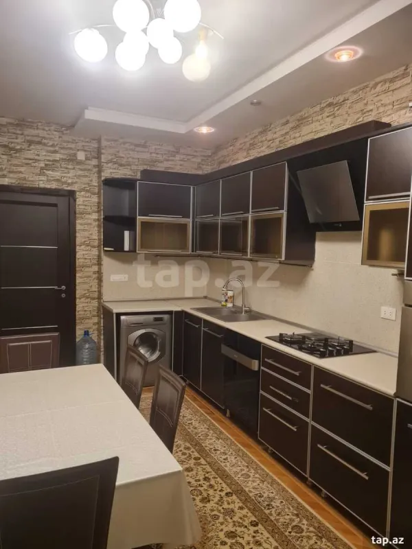 Kirayə verilir 3 otaqlı yeni tikili 145 m²